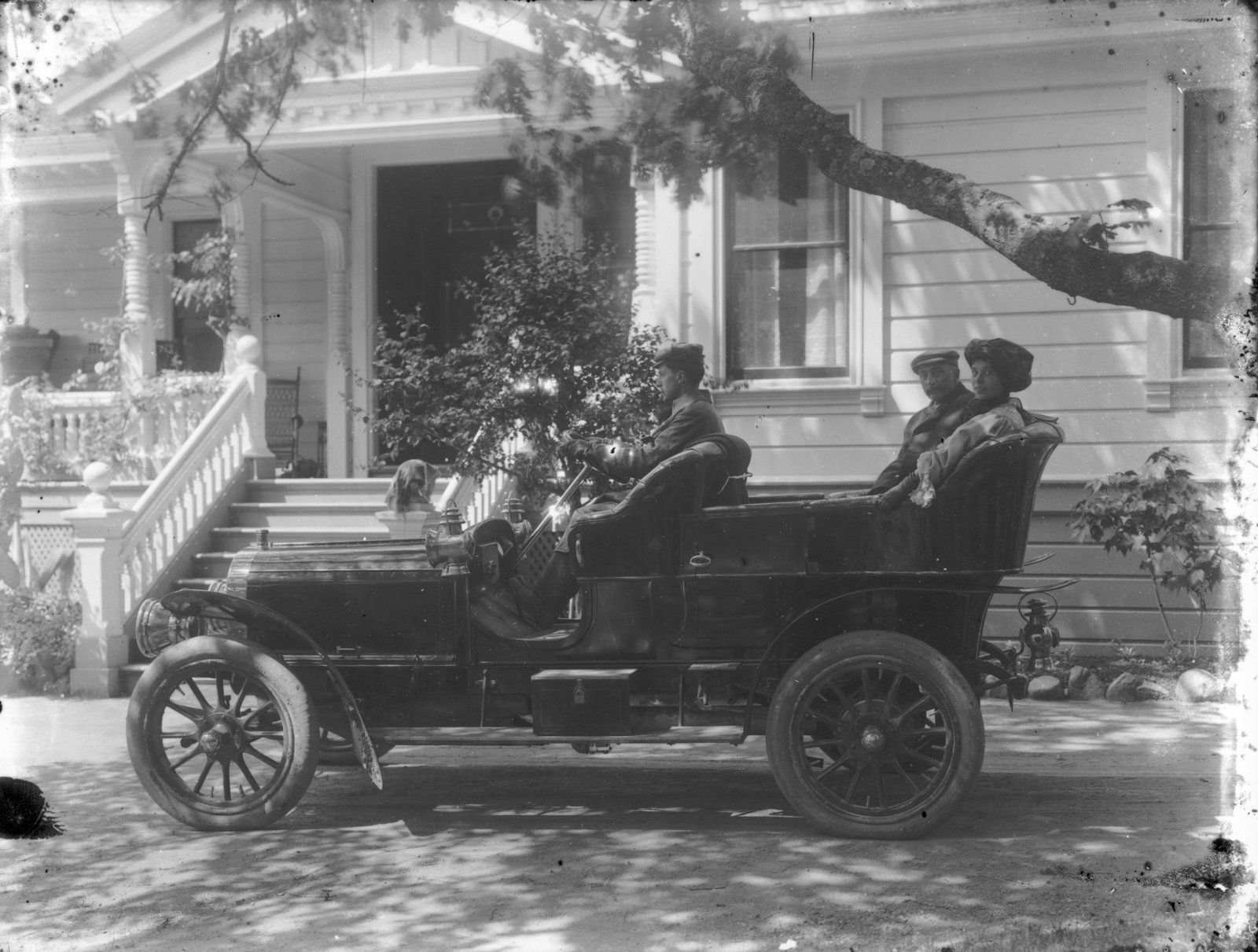 Early automobile at Bien Venida ranch house